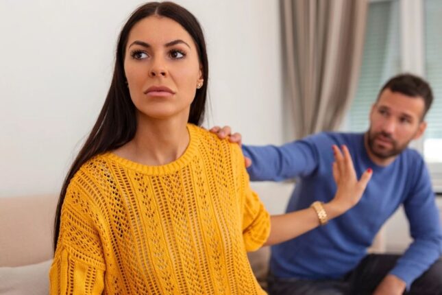 Əgər qadın ərinə bu 11 ifadəni deyirsə ona hörmət etmir