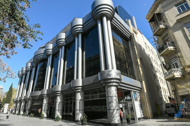 Gənc Tamaşaçılar Teatrı aprel repertuarını açıqlayıb