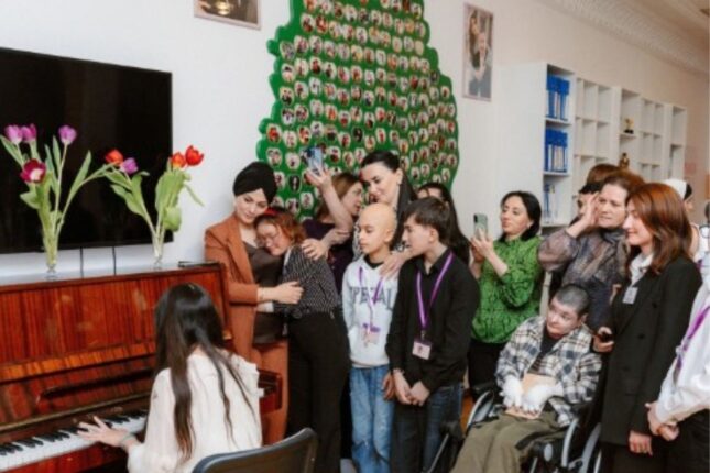 Leyla Əliyeva onlar üçün pianoda ifa etdi – FOTOLAR