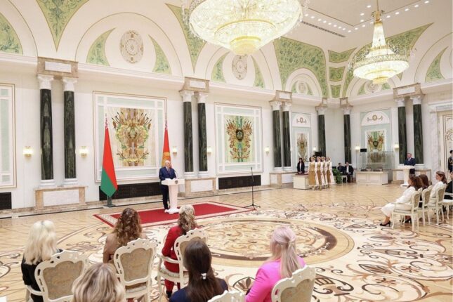 “Kişilər sizi incitsələr, TikTok-da mənə şikayət edin”- Lukaşenko belaruslu qadınlara