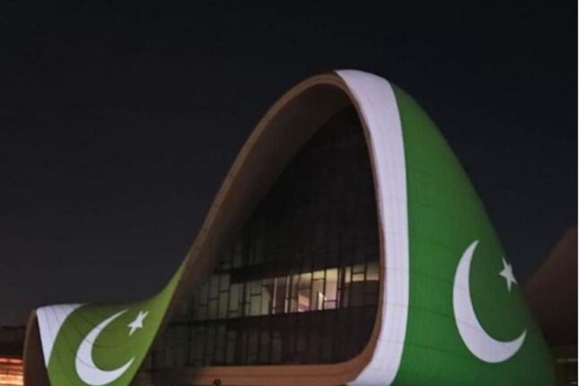 Heydər Əliyev Mərkəzinin binası üzərinə Pakistan bayrağı proyeksiya olundu