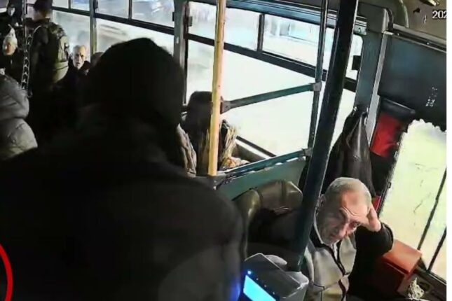 Cibgirlik etdiyi an kameraya düşdü, polis saxladı – VİDEO