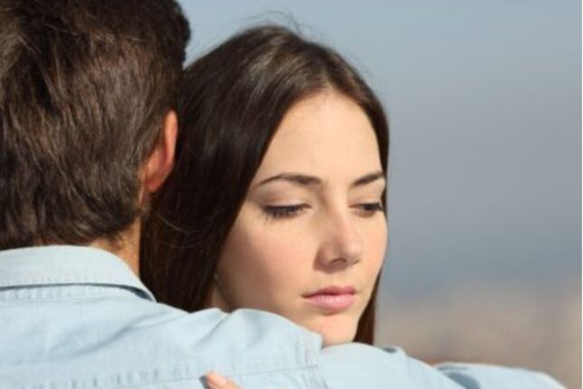 Qadının ərini artıq sevmədiyini göstərən 23 əlamət