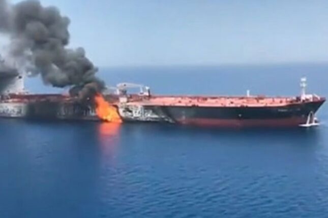 Küveyt sahillərində tankerdə PATLAYIŞ: neft sızması baş verdi