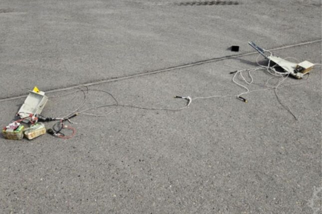 Aeroporta düşən dronun qalıqları (FOTO)