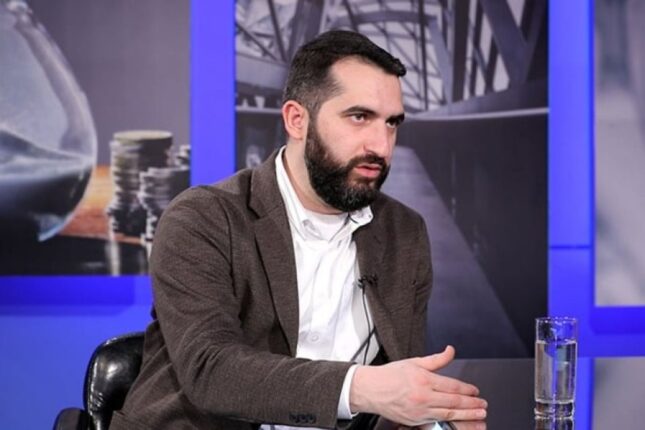 Ermənilər Xamineyi üçün yas tutublar