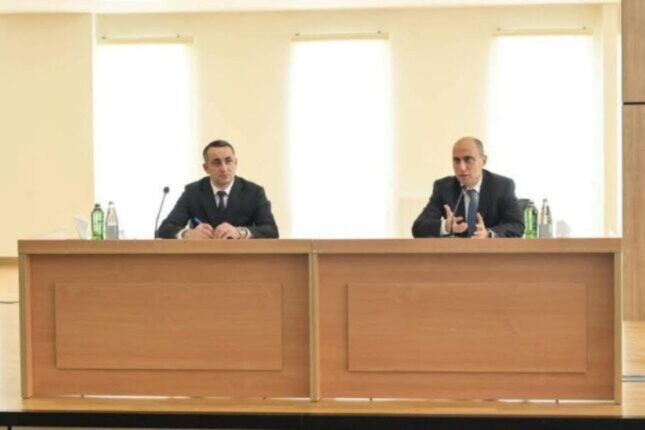 Əmrullayevin müəllimlərə divan tutan kadrı Sənan Mənsimli – “Təhsilin əlibasını da bilmir” – Ekspert