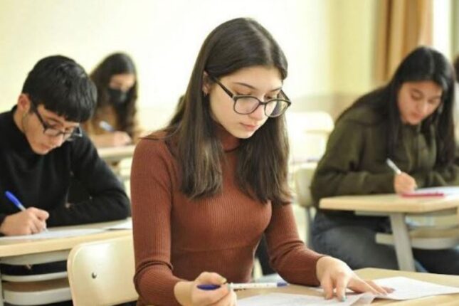 Universitet və kolleclərə qəbul üçün qeydiyyat başa çatır