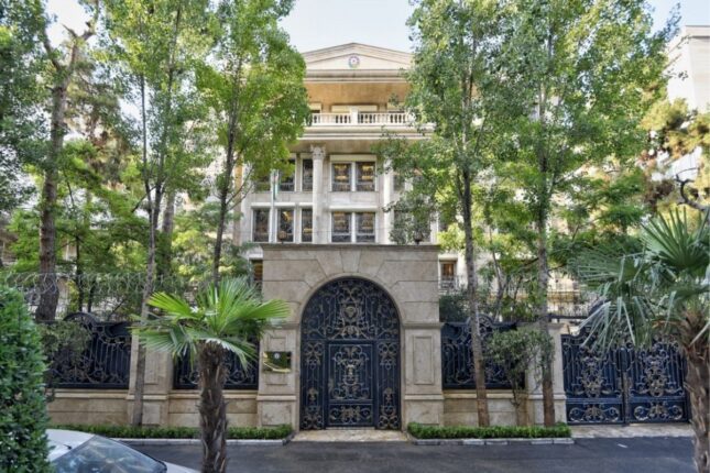 Azərbaycan İranda səfirliyi və konsulluğu TƏXLİYƏ edir