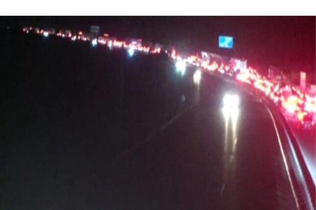 Yasamalda avtomobil yanıb, Bakı–Sumqayıt istiqamətində sıxlıq yaranıb