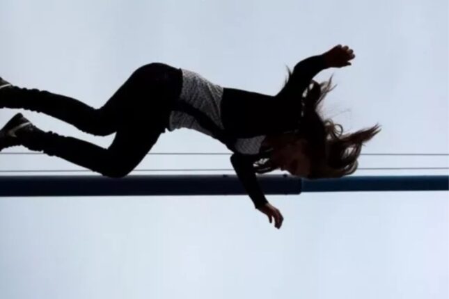 Bakıda DƏHŞƏT: 20 yaşlı qız 5-ci mərtəbədən düşüb ÖLDÜ