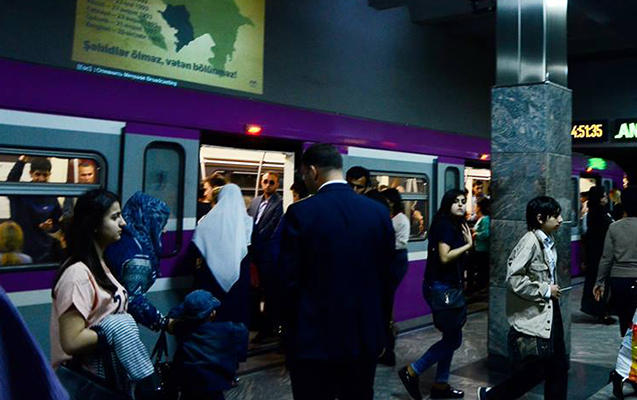 Bakı metrosunda HƏYƏCANLI ANLAR