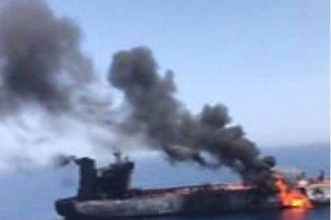 Küveytin neft tankeri İran hücumuna məruz qalıb