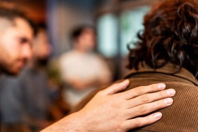 İnsanlar ölümü müzakirə etmək üçün bir araya gəlir: “Ölüm kafesi” trendi yayılır