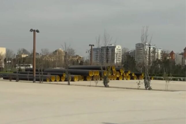 Bakıda parkın ərazisi niyə hasarlanıb? (VİDEO)