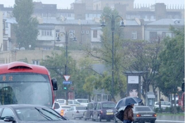 Bakının yağış problemi: “Şəhər bu yükün altında əzilir”