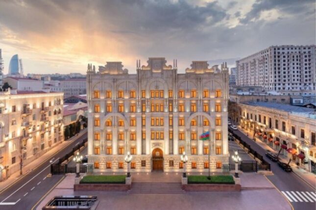 Bakıda qapıları yoxlayıb, evlərə girən oğru TUTULDU – VİDEO