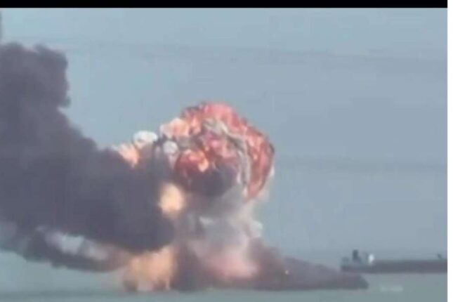 İran gəmilərinin partladıldığı an – VİDEO