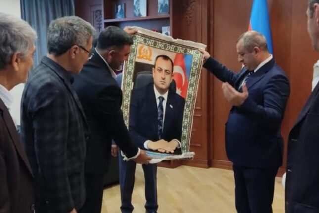 Töhmət alan icra başçısına sakinlər niyə hədiyyə verdi? – Foto