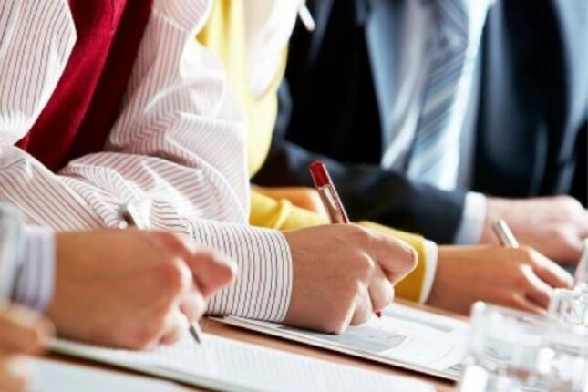 Bu müəllimlər hər 5 və ya 7 ildən bir attestasiyadan keçirilməlidir