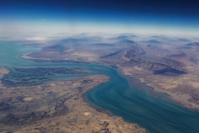 Hörmüzdən ancaq bu ölkə təhlükəsiz keçəcək