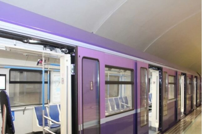 Metro vaqonlarına rus dilində olan bu qurğuları hansı qurum quraşdırıb? – Foto