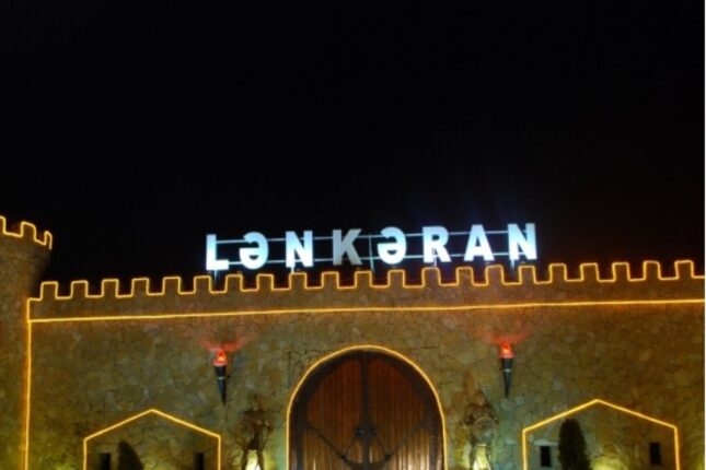 Lənkəranda biabırçı mənzərə: Təhsilin yolu palçığa düşüb – Foto