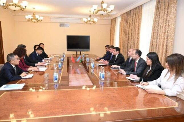 Hikmət Hacıyev çinli nazirlə müzakirə apardı