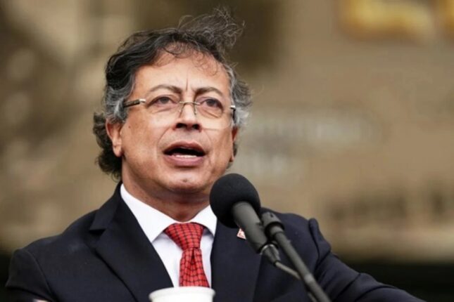 Kolumbiya prezidenti Ekvador liderini məhkəməyə verəcək