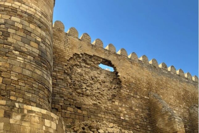 Qala divarının bir hissəsi çökdü – Foto