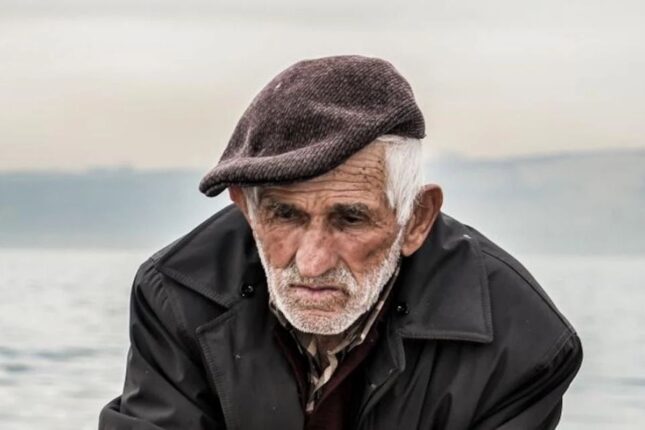 Araşdırma: Tənhalıq siqaret və alkoqol qədər təhlükəlidir