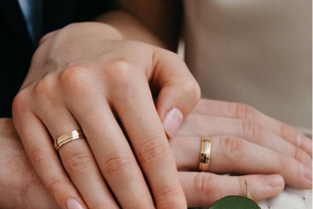 Azərbaycanda bu qədər kişi xanımının soyadını götürüb