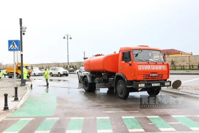 8 noyabr prospektində yağışın yaratdığı fəsadlar aradan qaldırılır