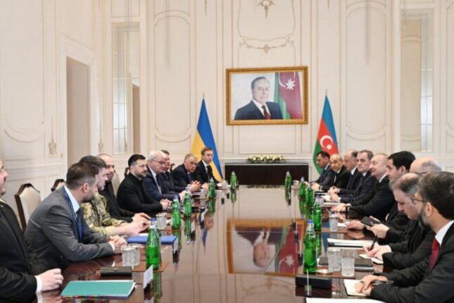 Prezidentlə Zelenskinin geniş tərkibdə görüşü başladı