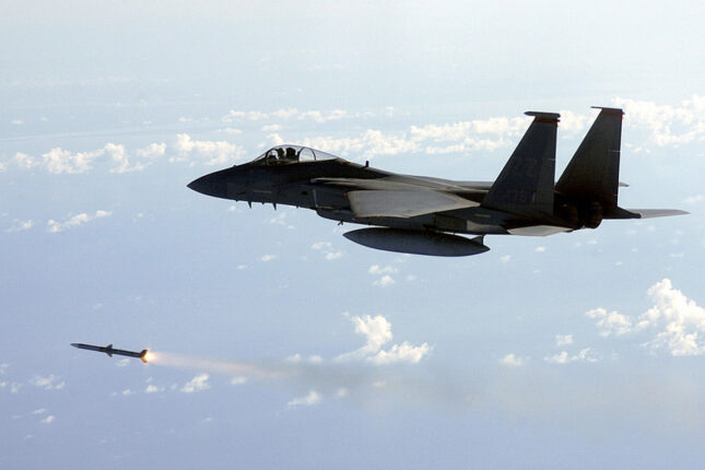 Mənbələr İranda ABŞ-ın F-15 qırıcısının vurulduğunu təsdiqləyib