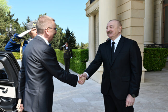 Prezident həmkarını qarşıladı – Fotolar