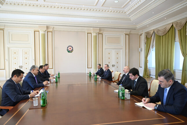 İlham Əliyev Qazaxıstanın xarici işlər və nəqliyyat nazirlərini qəbul edib