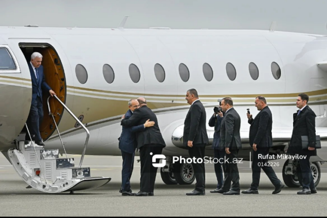 Vahid Ələkbərov rəsmilərlə Füzulidə – Foto