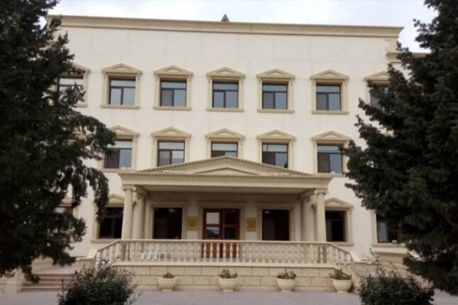 Direktor ağır yaralanan şagirdi niyə xəstəxanaya aparmağa qoymadı?