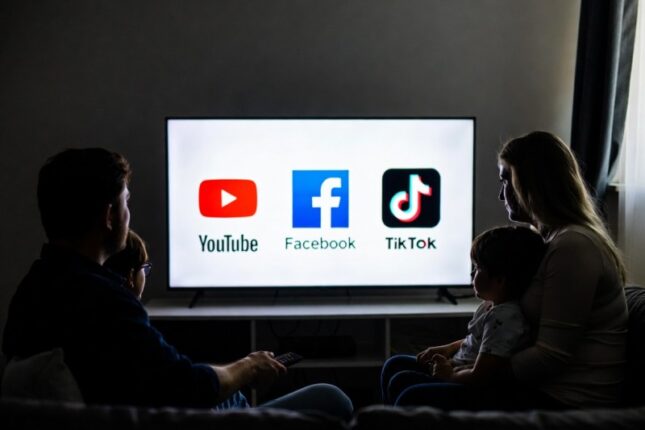 “YouTube” Belarusun dövlət mediasının kanallarını sildi