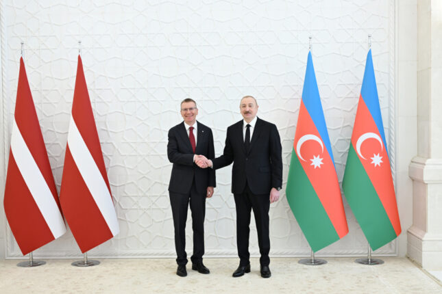 Liderlər mətbuata bəyanatlarla çıxış edirlər