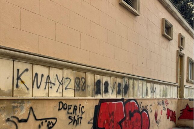 Nizami Kino Mərkəzinin divarına qraffiti çəkənlər saxlanıldı