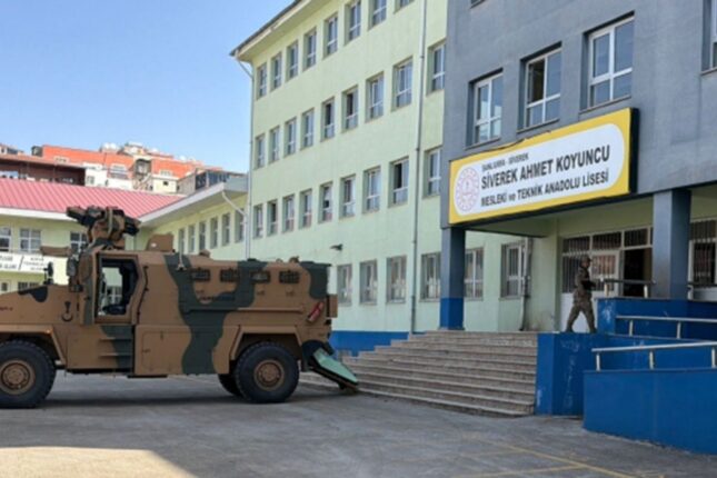 Türkiyədə məktəbli liseyə hücum edib – Şagirdləri girov götürdü (VİDEO)