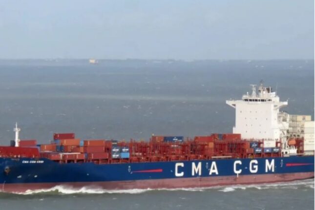 Fransa gəmisi Hörmüz boğazından keçdi