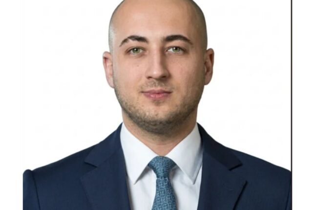 Nazir aparat rəhbəri və müşavir təyin etdi