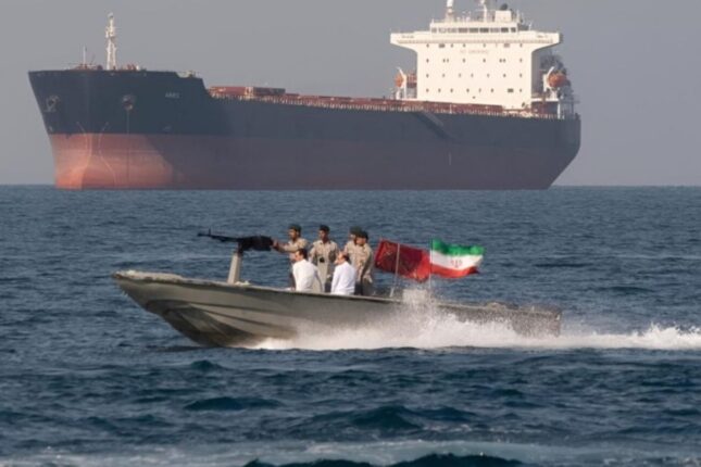 İran Hörmüzdə iki gəmini ələ keçirdi