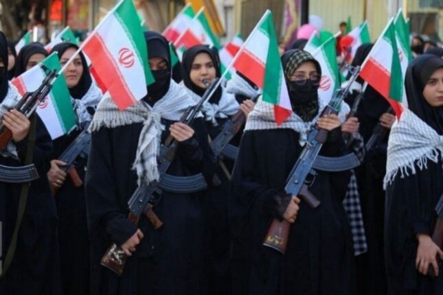 İran qadınları da hərbi təlimlərə cəlb etdi