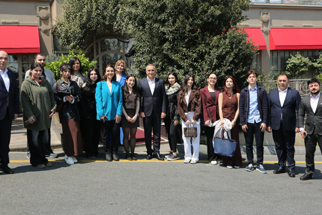 “Senior Talks” layihəsinin davamı: Aydın Veysəloğlu ADA tələbələri ilə yenidən görüşdü