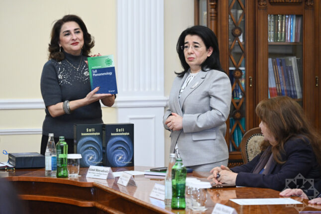 Filosof alim Könül Bünyadzadənin “Sufi fenomenologiya” kitabı Prezident Kitabxanasına təqdim olundu