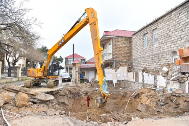 Kanalizasiya kollektorları üzərində tikilən 3 mindən çox evin aqibəti necə olacaq?
